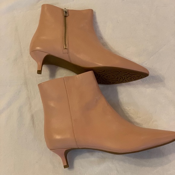 Taryn Rose New "Nora Luxe Leather" Sea Shell (Tannish Peach) Booties, Size 11! - Picture 3 of 8